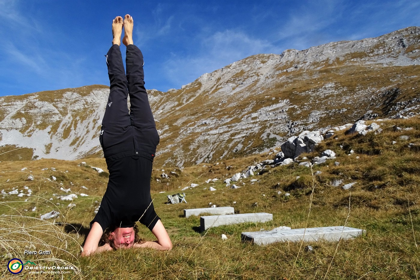 44 Pausa yoga con vista in Menna.JPG